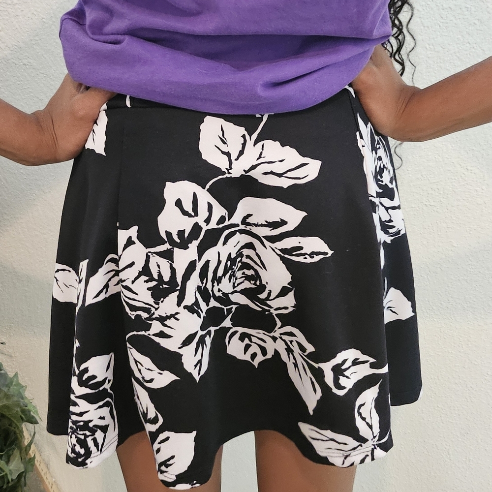 Wet Seal Beaitiful Floral Skirt
